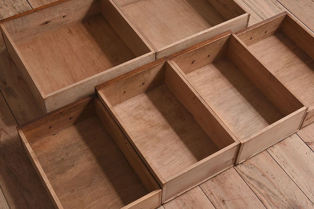 レトロ家具　昭和レトロ　作業台付き　美しいダイヤガラス入りの食器棚(収納棚)