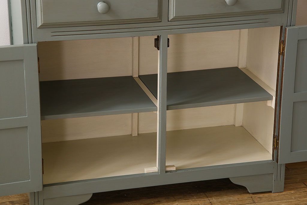 ペイント家具　イギリスビンテージ　可愛らしいデザインの食器棚(収納棚、戸棚、飾り棚)