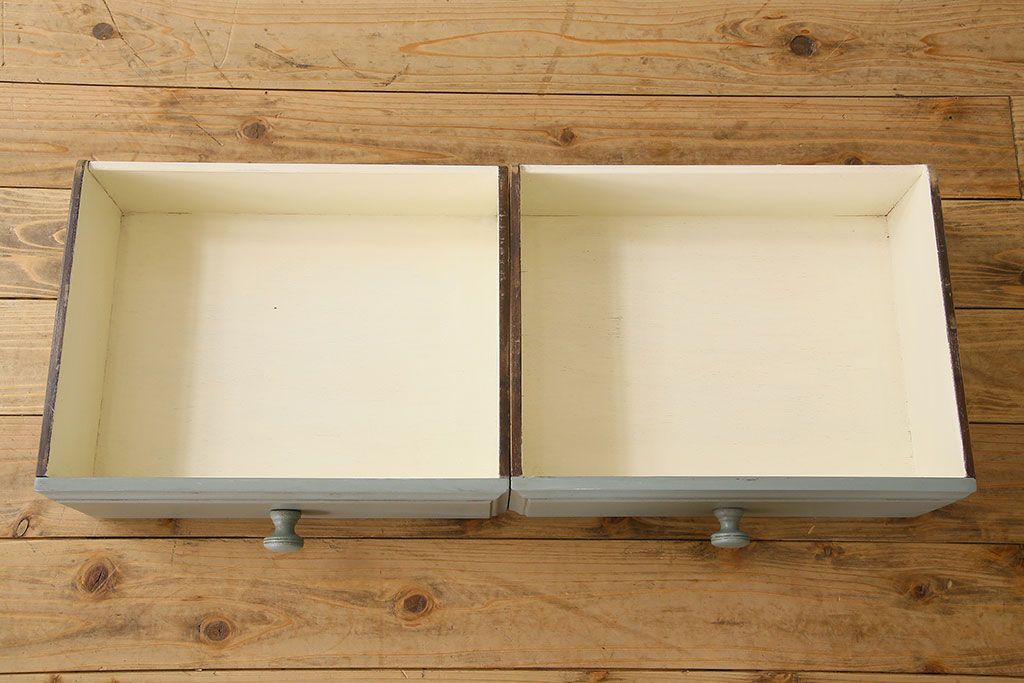 ペイント家具　イギリスビンテージ　可愛らしいデザインの食器棚(収納棚、戸棚、飾り棚)