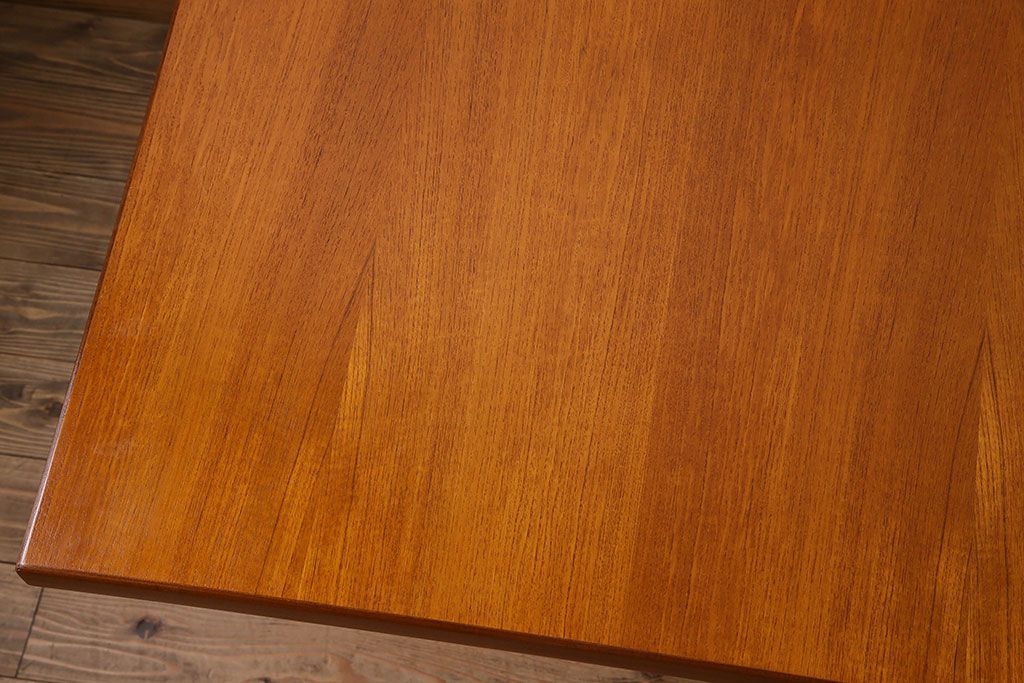 北欧家具　チーク材　明るい色味が素敵なエクステンションテーブル(ダイニングテーブル)