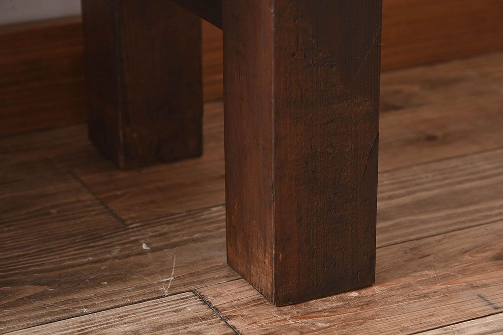 アンティーク雑貨　昭和レトロ　無骨なデザインが魅力的な作業台(花台、飾り台、長机)
