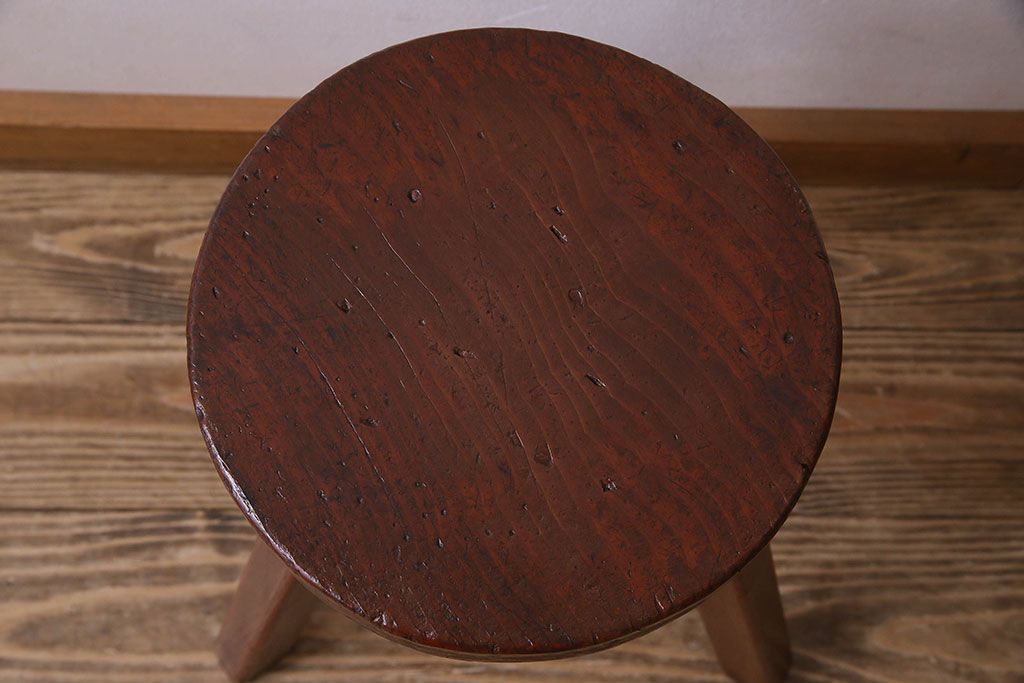 レトロ家具 昭和レトロ 珍しいデザインの三本脚スツール(椅子