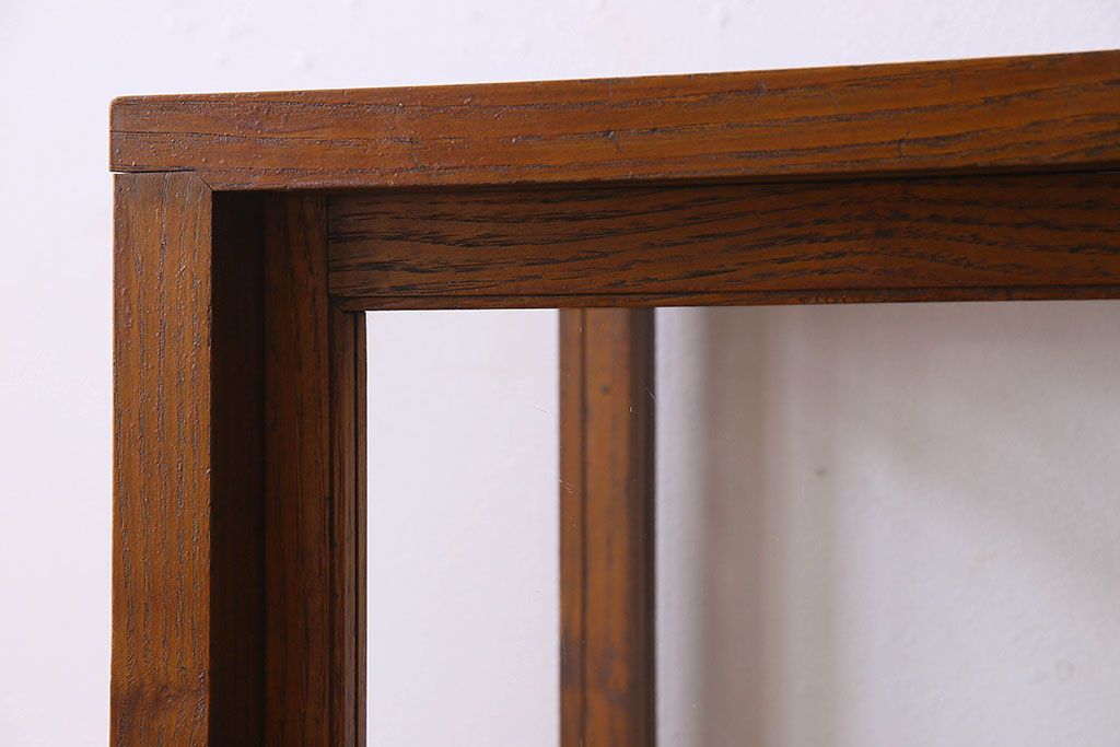 レトロ家具　昭和レトロ　4面ガラス　栗材　レトロな佇まいが素敵な縦型ガラスケース(ショーケース、収納棚、陳列棚)