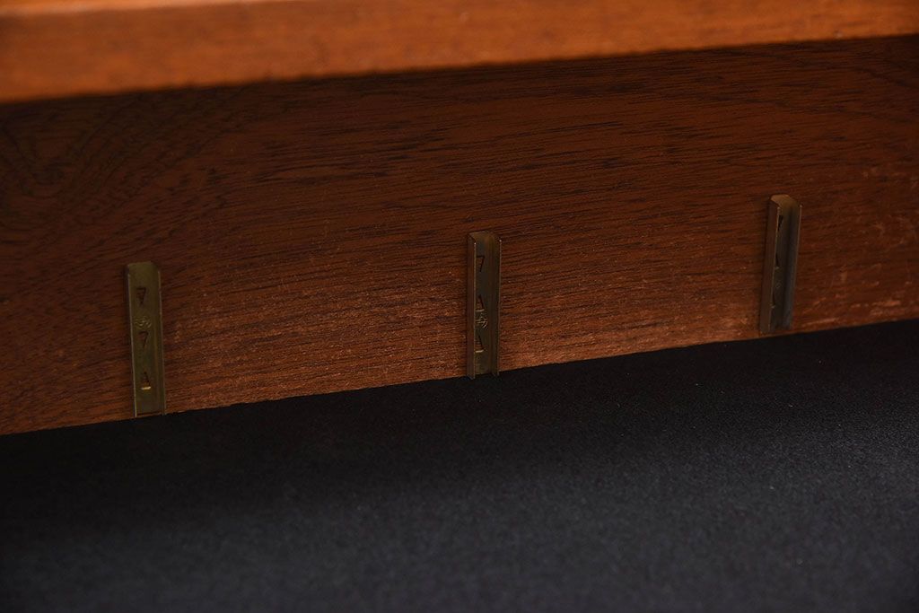 G-PLAN(ジープラン) 北欧家具　チーク材　美しいフォルムのサイドボード(サイドキャビネット)