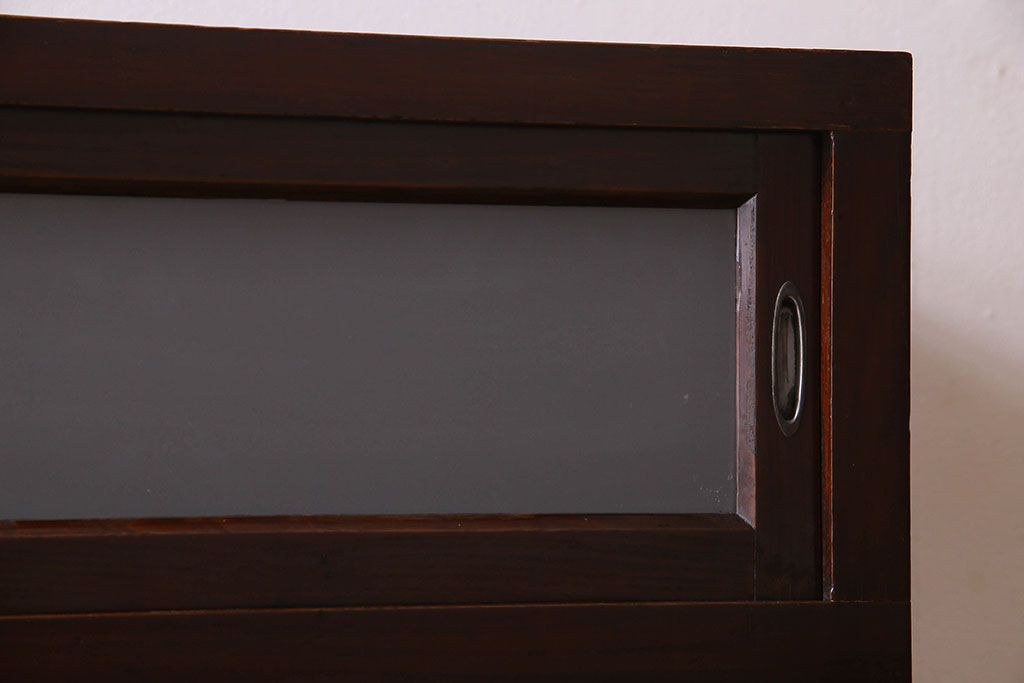 アンティーク家具　和製アンティーク　前面栗材　すりガラス入りの収納棚(戸棚、食器棚)