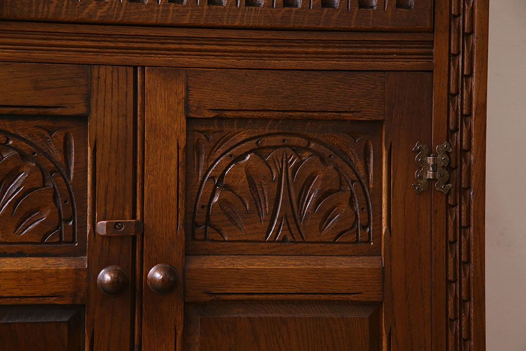 中古　イギリス製　上品なデザインが魅力的なカップボード(キャビネット、飾り棚、陳列棚、収納棚、食器棚)
