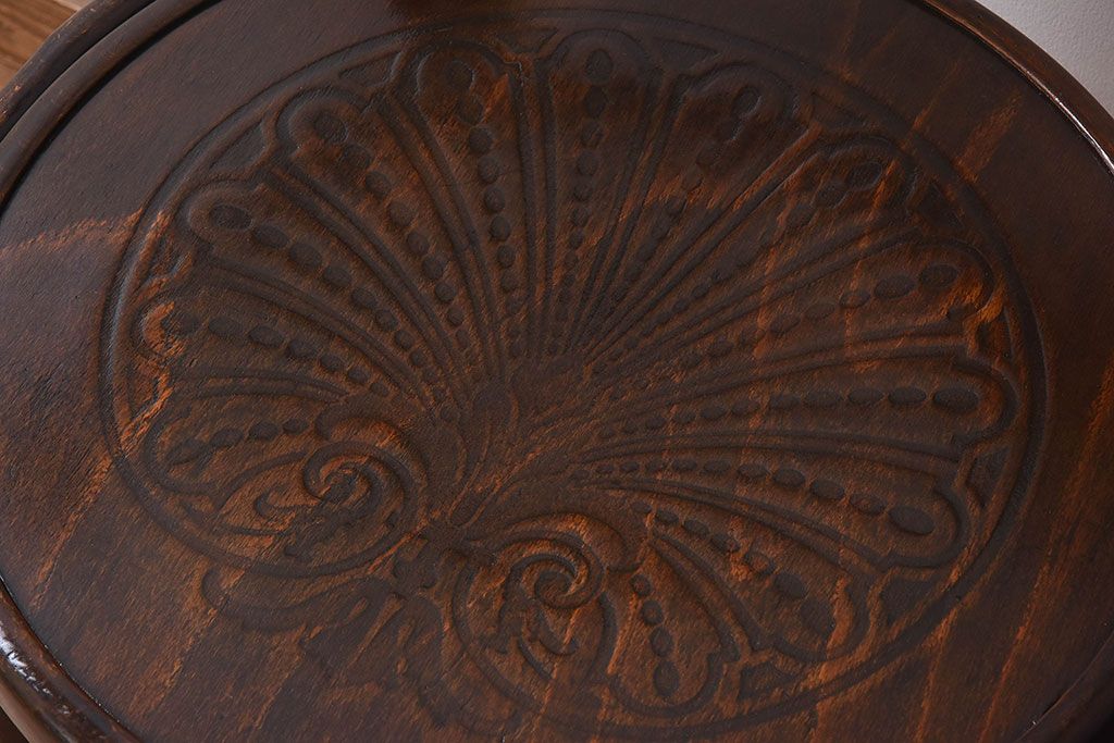 アンティーク家具　イギリスアンティーク　味わい深いデザインのアームチェア(ダイニングチェア、椅子)