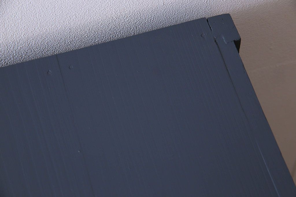 ペイント家具　シックなカラーが素敵な四面引き戸の収納棚(戸棚、食器棚)