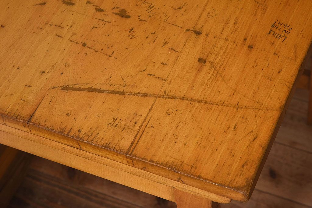 ヴィンテージ家具　イギリスビンテージ　ビーチ材　明るい色味が魅力的な折り畳みデスク(机、在宅ワーク、在宅用作業台)