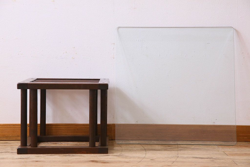 アンティーク家具　和製アンティーク　ガラス天板付き!古いこたつやぐらのセンターテーブル(座卓、飾り台)