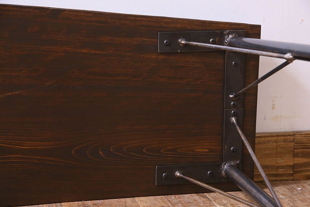 レトロ家具　昭和レトロ　天板一枚板　古い檜材の鉄脚ローテーブル(アイアンテーブル、鉄脚ベンチ、アイアンベンチ)