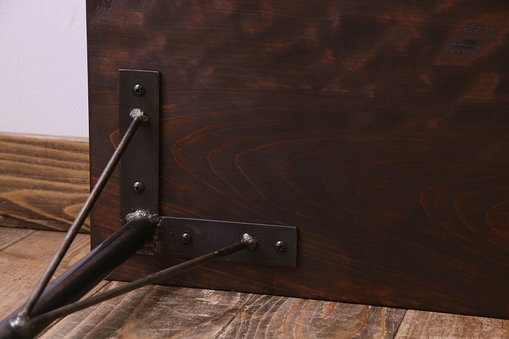 レトロ家具　 昭和レトロ　天板一枚板　古い檜材の鉄脚ローテーブル(アイアンテーブル、鉄脚ベンチ、アイアンベンチ)(1)