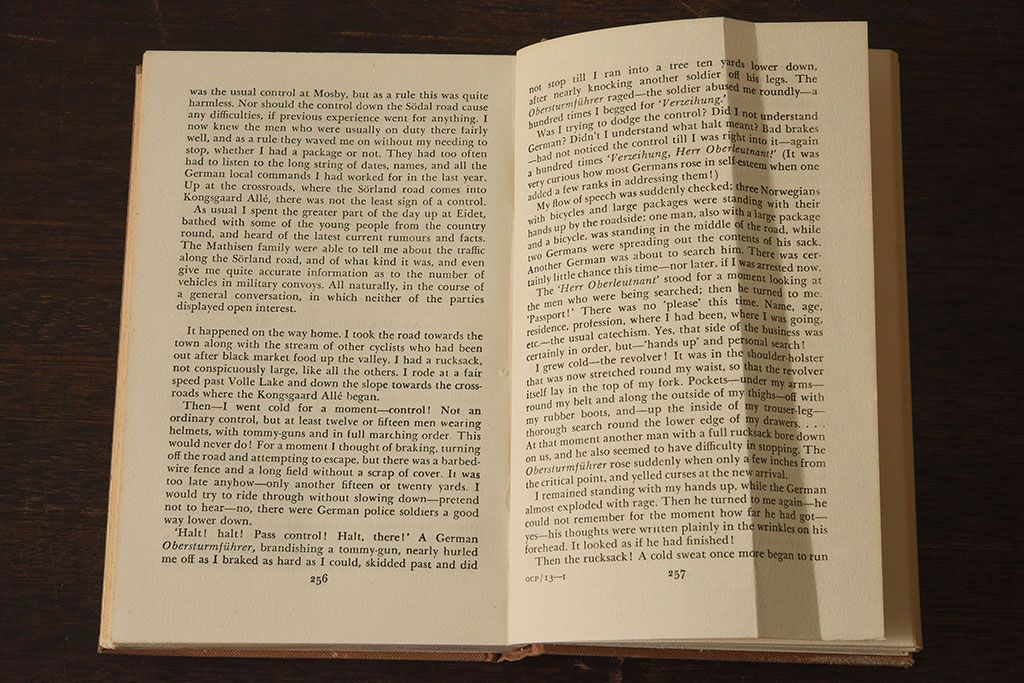 アンティーク雑貨　イギリスアンティーク　書斎のディスプレイにおすすめな本(洋書、古書、英字本)3冊セット