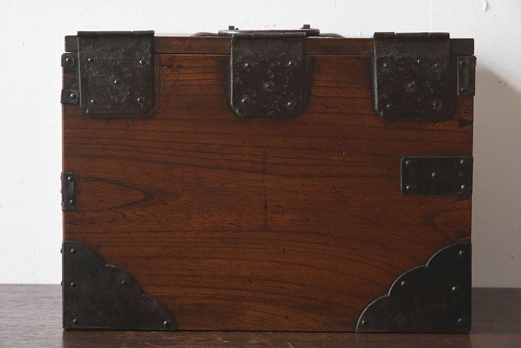 アンティーク雑貨　古民具・骨董　欅材　立派な金具が印象的な硯箱(小引き出し、小箱、小物入れ、木箱)