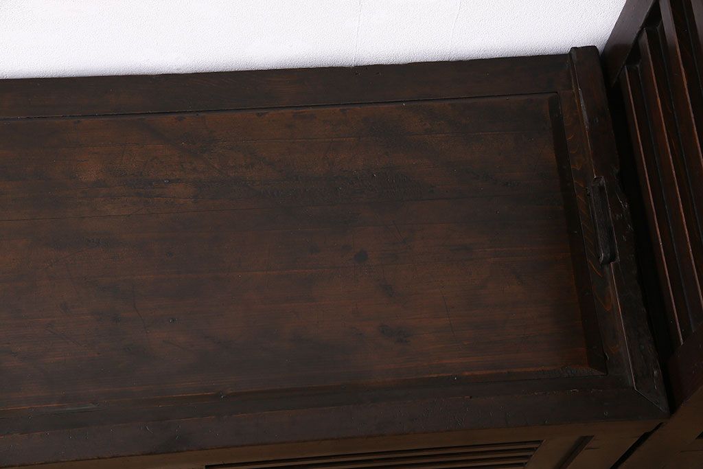 アンティーク家具　古民具・骨董　横桟引き戸　和の趣溢れる美濃帳場箪笥(収納箪笥、収納棚)