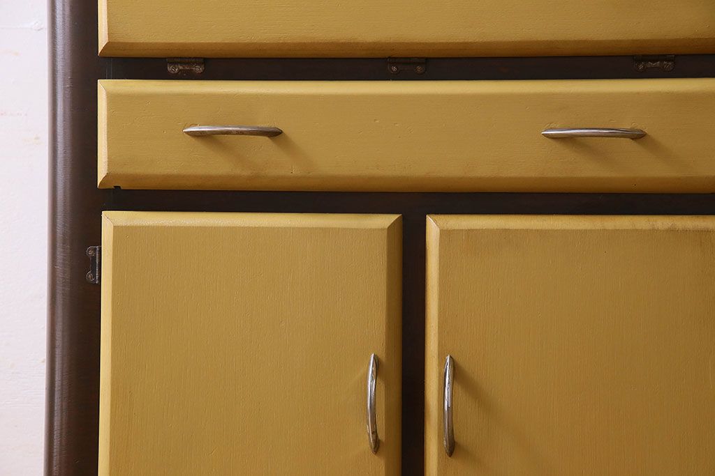 ヴィンテージ家具　イギリスビンテージ　NEATETTE社製　お洒落なペイントが施されたキッチンキャビネット(食器棚、収納棚)