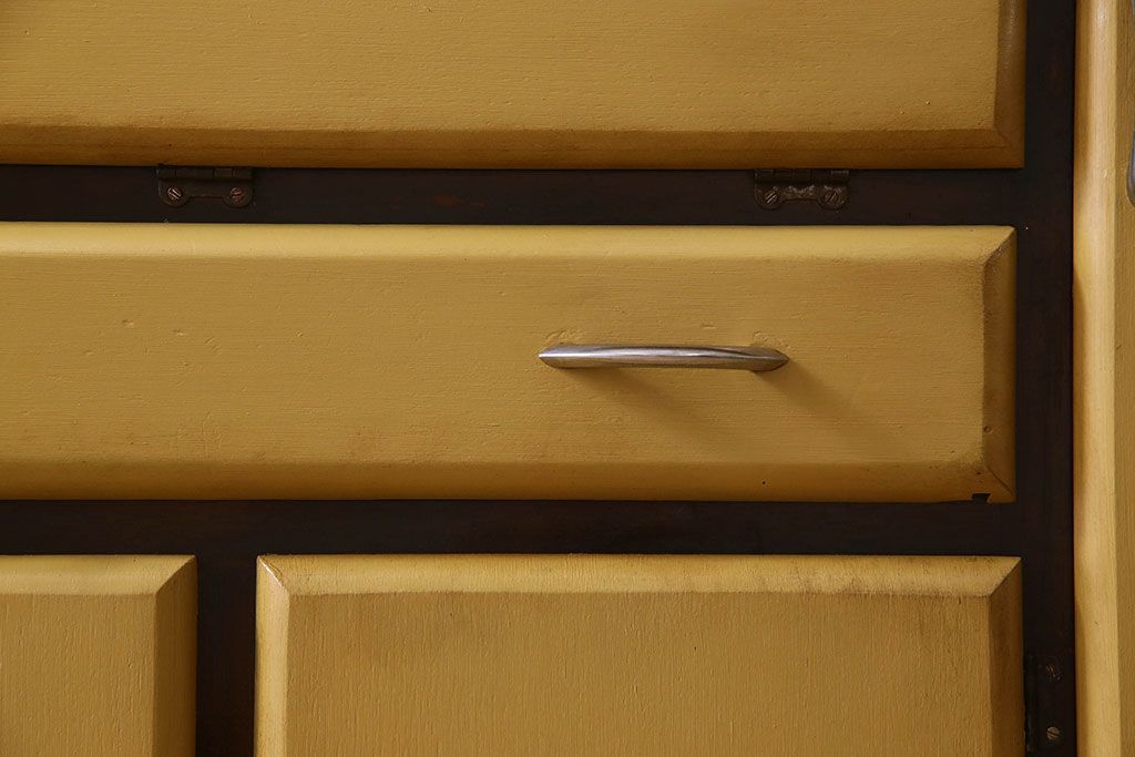 ヴィンテージ家具　イギリスビンテージ　NEATETTE社製　お洒落なペイントが施されたキッチンキャビネット(食器棚、収納棚)