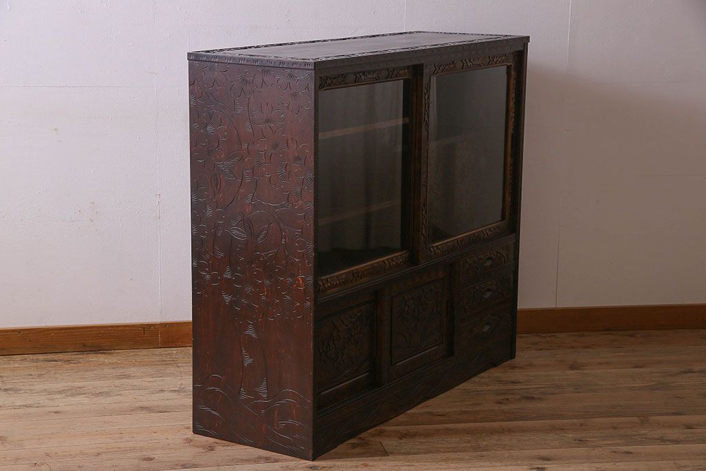 中古　伝統工芸　軽井沢彫りを施した華やかな茶箪笥(茶棚、収納棚)