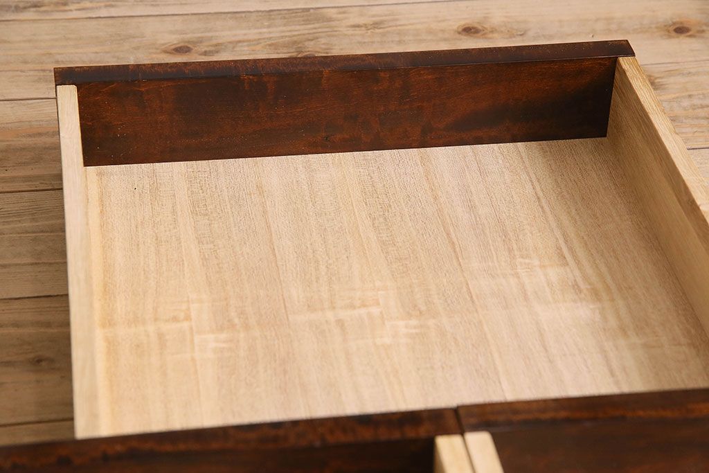 中古　伝統工芸　軽井沢彫りを施した華やかな茶箪笥(茶棚、収納棚)