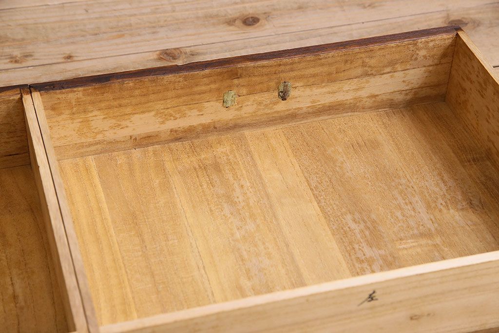 アンティーク家具　上手物　杢目の良い杉材使用　和製アンティークの茶棚(飾り棚、茶箪笥)