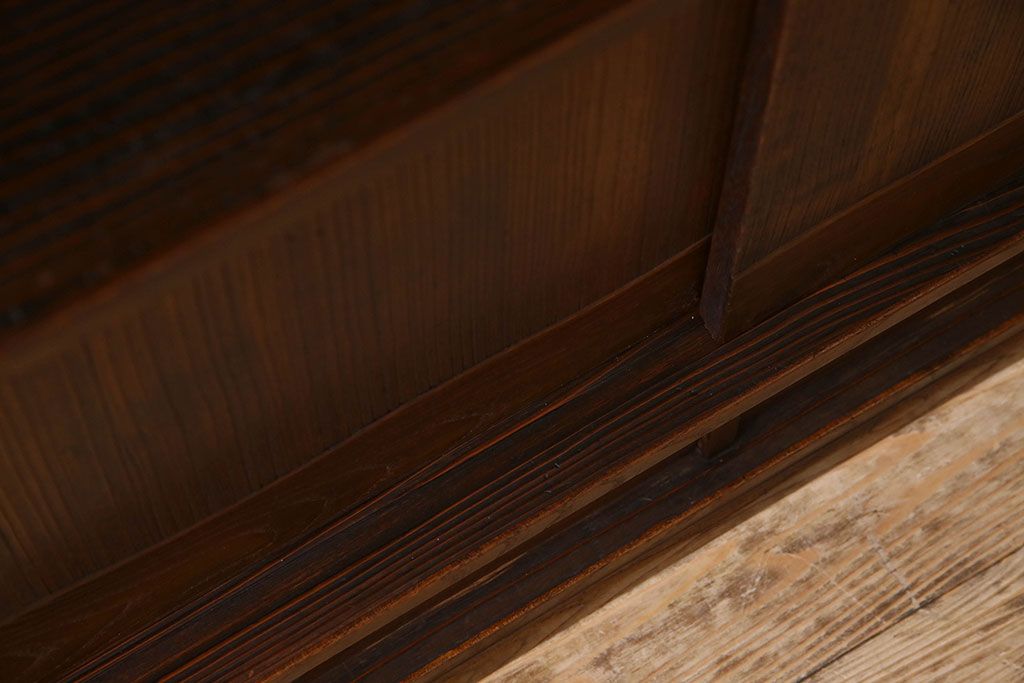 アンティーク家具　上手物　杢目の良い杉材使用　和製アンティークの茶棚(飾り棚、茶箪笥)
