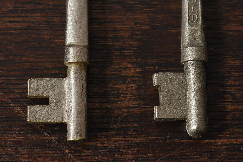 アンティーク雑貨　イギリスアンティーク　シャビーな質感が味わい深いキー(鍵、カギ)3本セット(2)