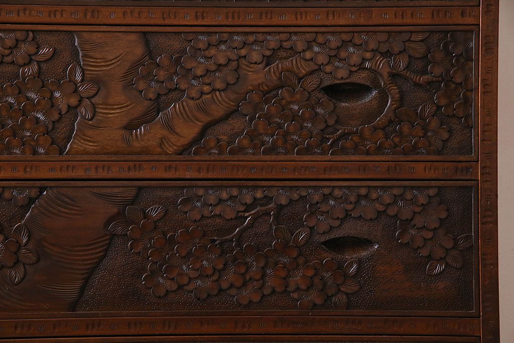 中古　伝統工芸　軽井沢彫り　上質な衣装箪笥(収納棚、洋服タンス)