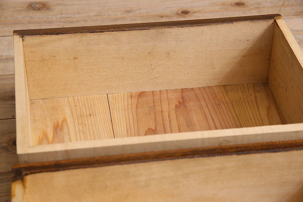アンティーク家具　大正ロマン　美しい透かし彫り入りの大振りな本箱(ブックケース、食器棚)