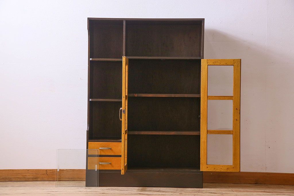 レトロ家具　レトロ　シックな色合いが魅力的な本箱(ブックケース、収納棚、戸棚、食器棚)