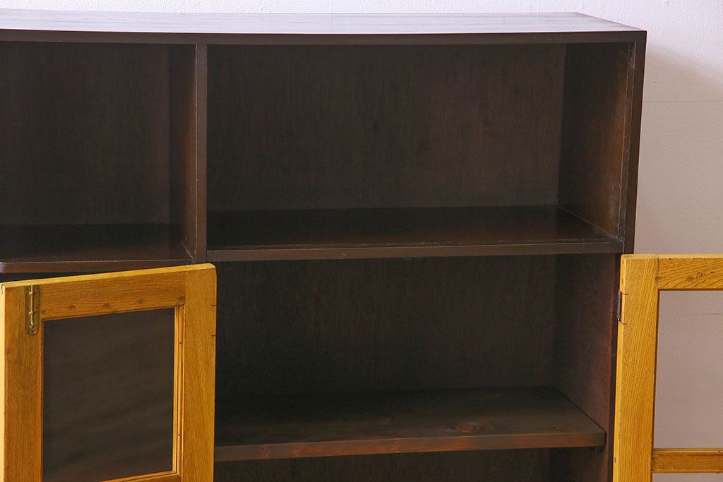 レトロ家具　レトロ　シックな色合いが魅力的な本箱(ブックケース、収納棚、戸棚、食器棚)
