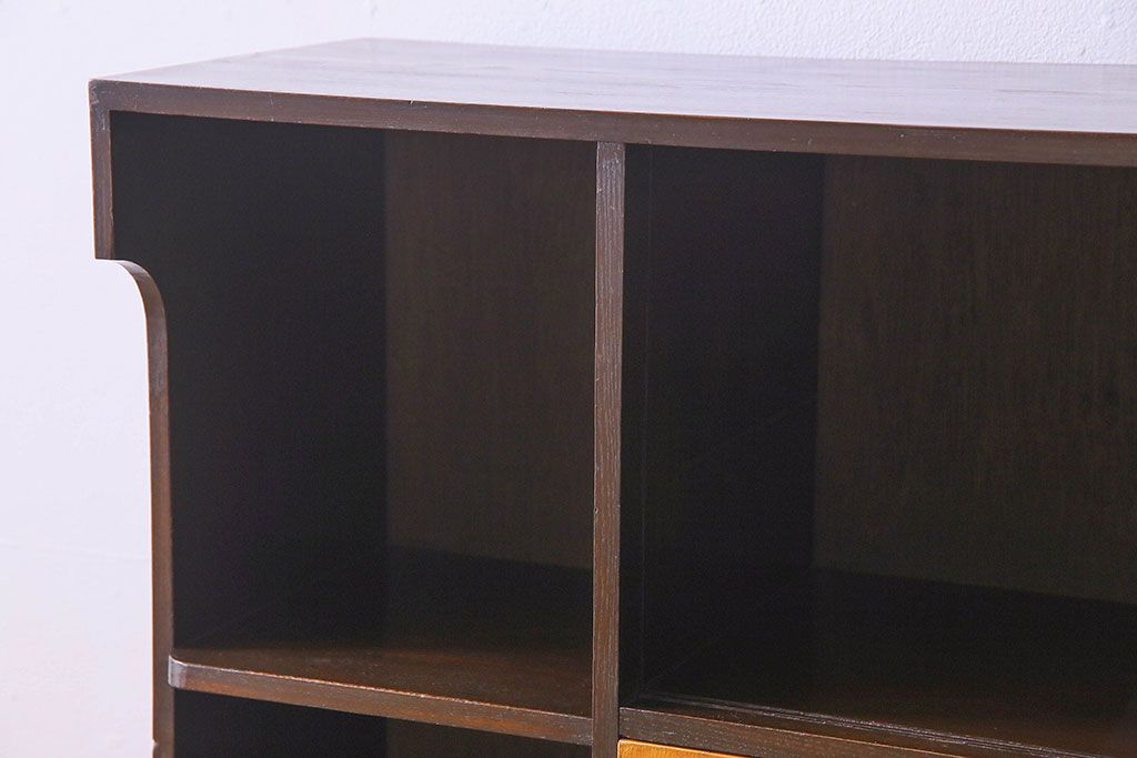 レトロ家具　レトロ　シックな色合いが魅力的な本箱(ブックケース、収納棚、戸棚、食器棚)