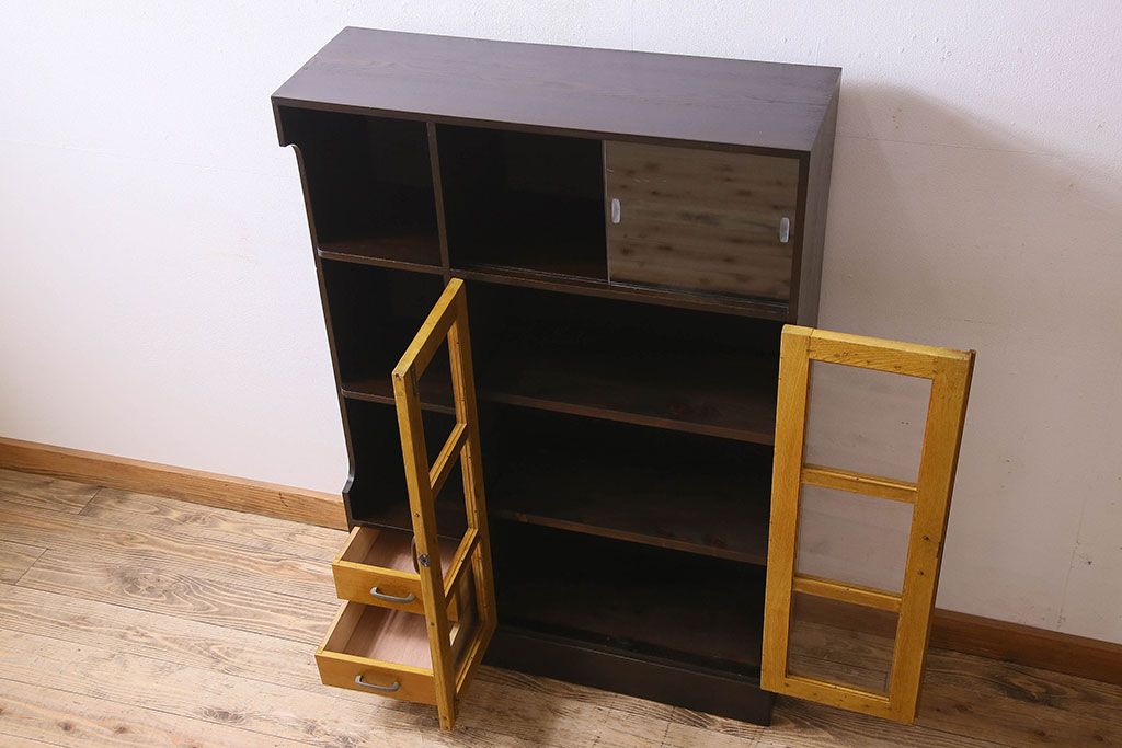 レトロ家具　レトロ　シックな色合いが魅力的な本箱(ブックケース、収納棚、戸棚、食器棚)