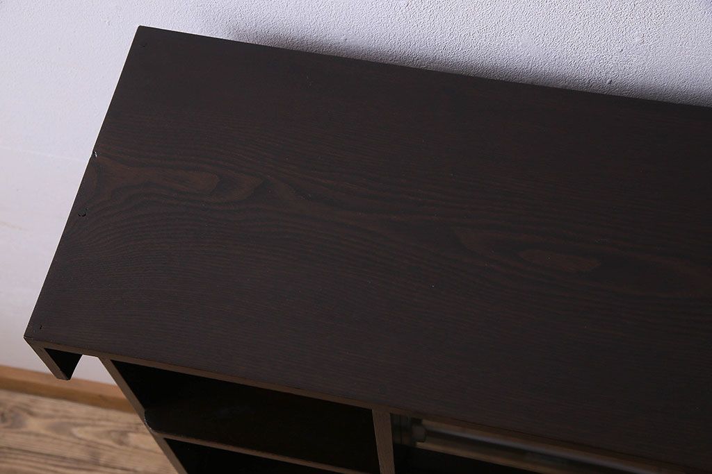 レトロ家具　レトロ　シックな色合いが魅力的な本箱(ブックケース、収納棚、戸棚、食器棚)