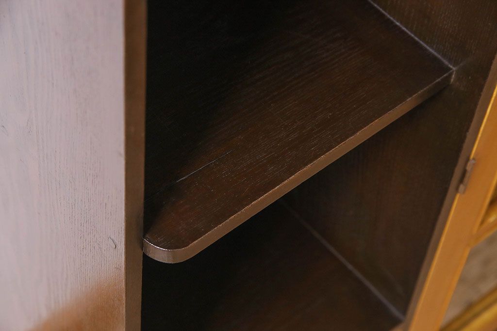 レトロ家具　レトロ　シックな色合いが魅力的な本箱(ブックケース、収納棚、戸棚、食器棚)