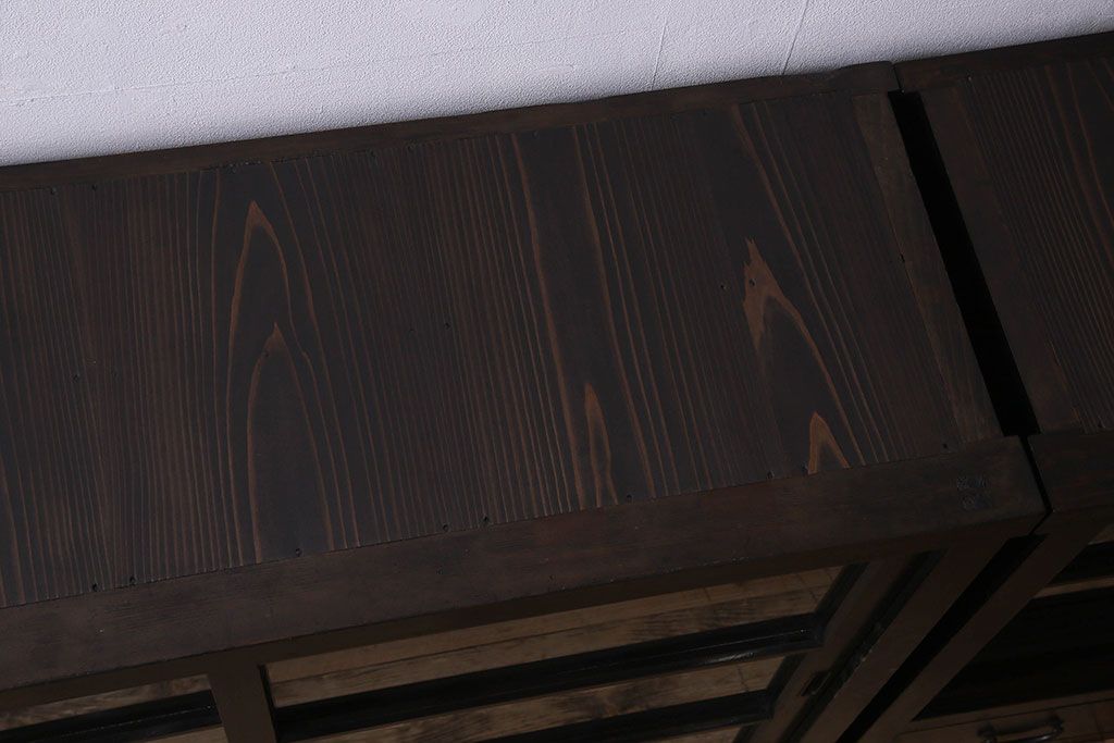 アンティーク家具　和製アンティーク　三方ガラス!シックな色合いが素敵な重ね収納棚(戸棚、食器棚、ガラスケース、ショーケース)
