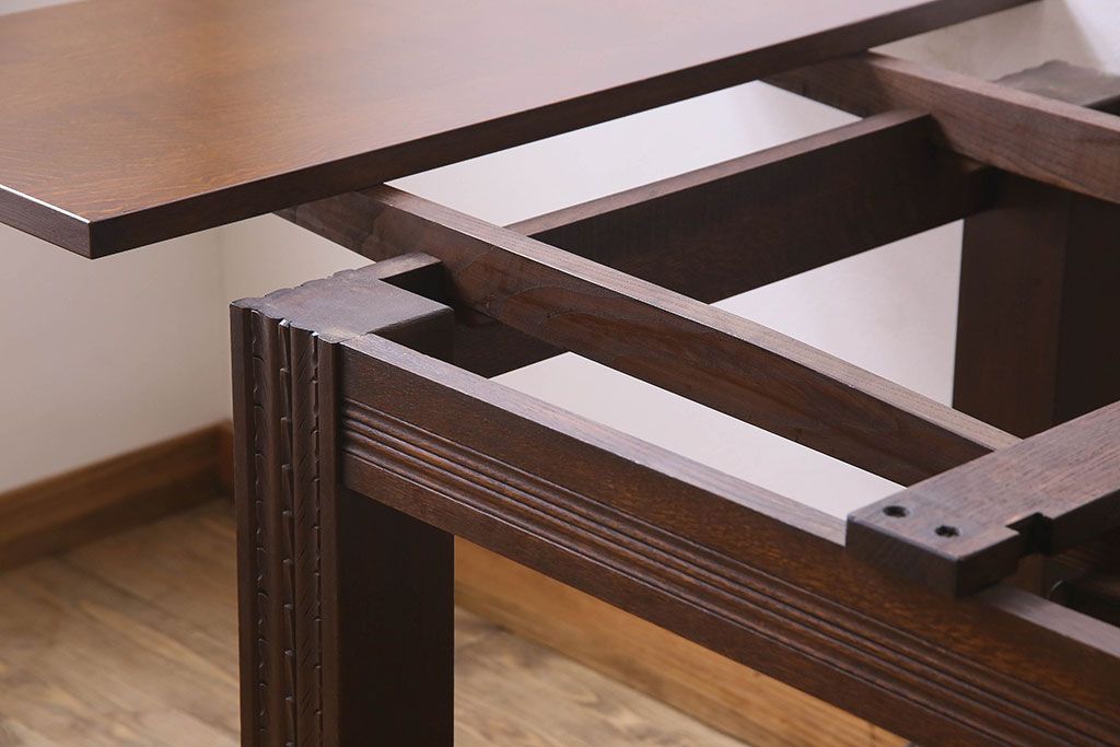 アンティーク家具　フランスアンティーク　パーケット天板　珍しい脚のデザインが印象的なエクステンションテーブル(ダイニングテーブル)