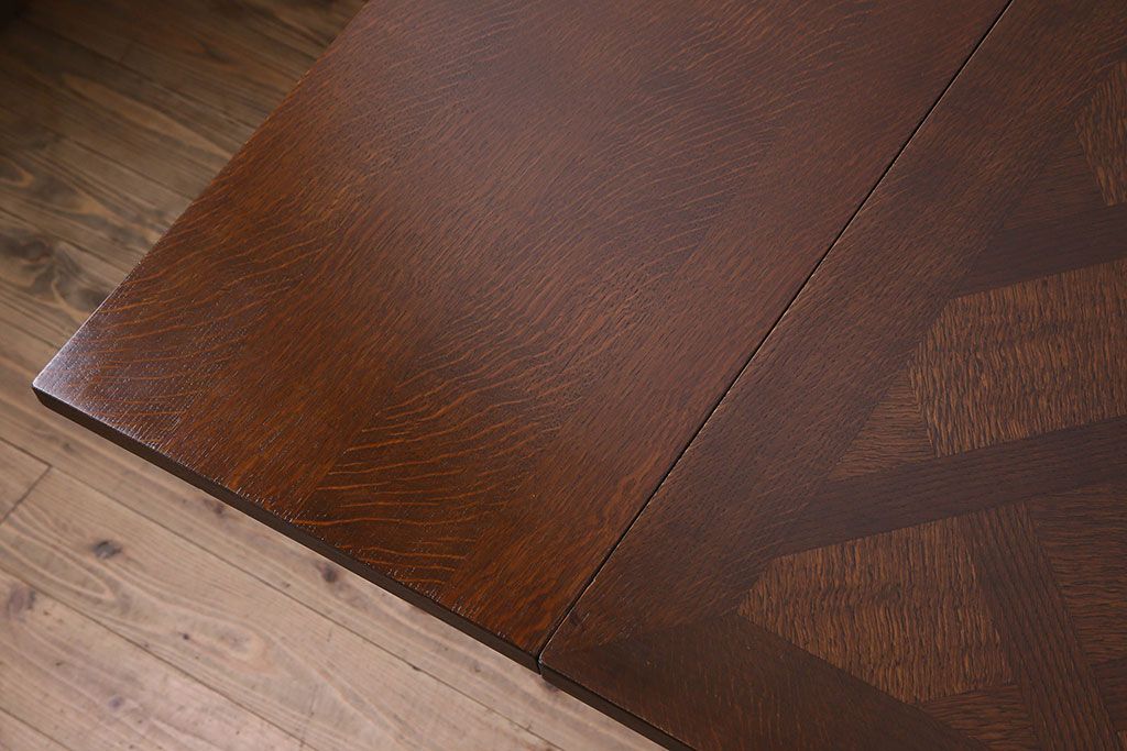 アンティーク家具　フランスアンティーク　パーケット天板　珍しい脚のデザインが印象的なエクステンションテーブル(ダイニングテーブル)