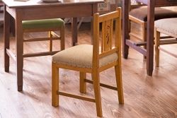 レトロ家具　レトロでかわいらしい　ブナ材のチェア(椅子)