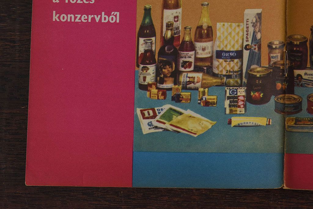 アンティーク雑貨　ビンテージ　1960年頃　ハンガリー製　レトロな雑誌(古書、英字本)(2)
