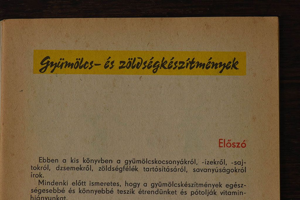 アンティーク雑貨　ビンテージ　1960年頃　ハンガリー製　レトロな雑誌(古書、英字本)(3)