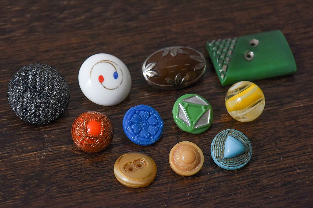 アンティーク雑貨　ビンテージ　個性豊かなチェコガラスボタン11個セット
