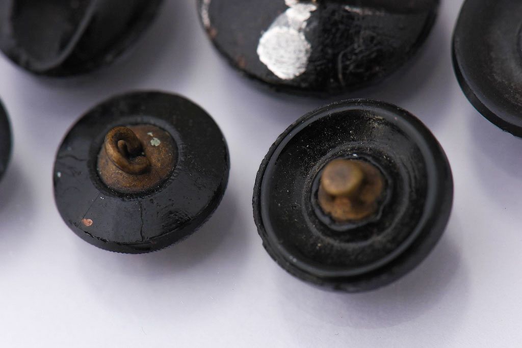 アンティーク雑貨　ビンテージ　チェコ製　ブラックガラスのボタン9個セット(2)