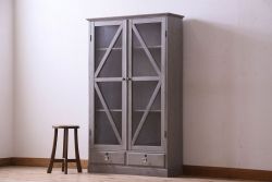 ペイント家具　印象的なデザインの扉が素敵なブックケース(本箱、収納棚、飾り棚)