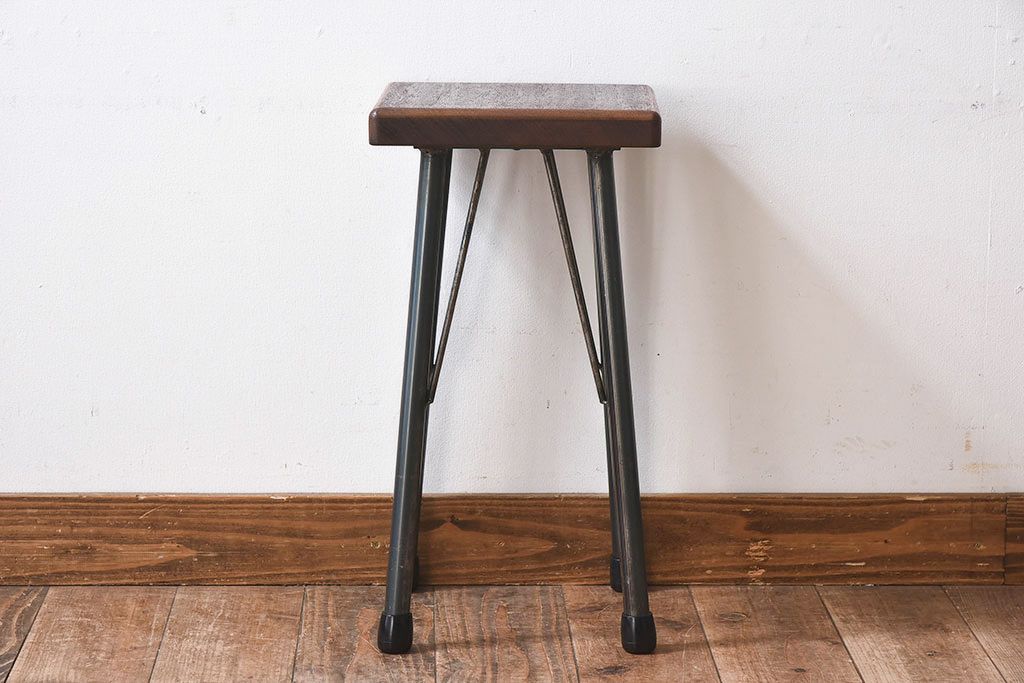アンティーク雑貨　ラフジュ工房オリジナル　シンプルで使いやすい角スツール(椅子、チェア、イス)