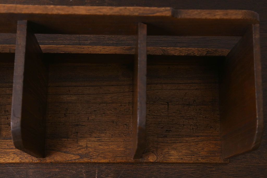アンティーク雑貨　昭和レトロ　古い木のシンプルな本立て(ブックスタンド)