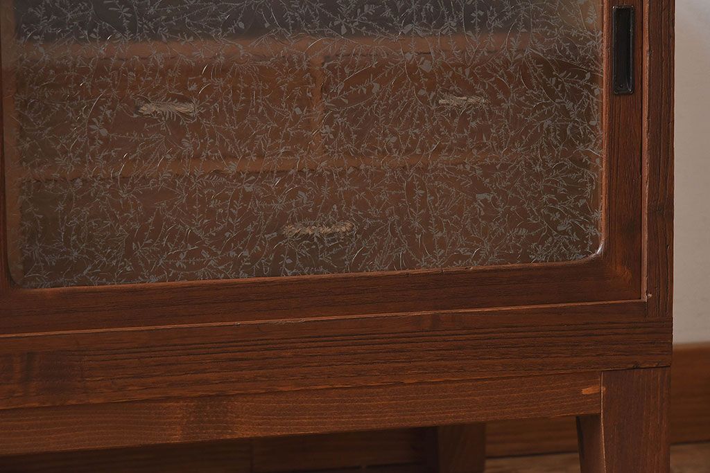 レトロ家具　総桐材　葉ガラス入り　脚付き　昭和レトロのローボード(収納棚・本箱・ブックケース)