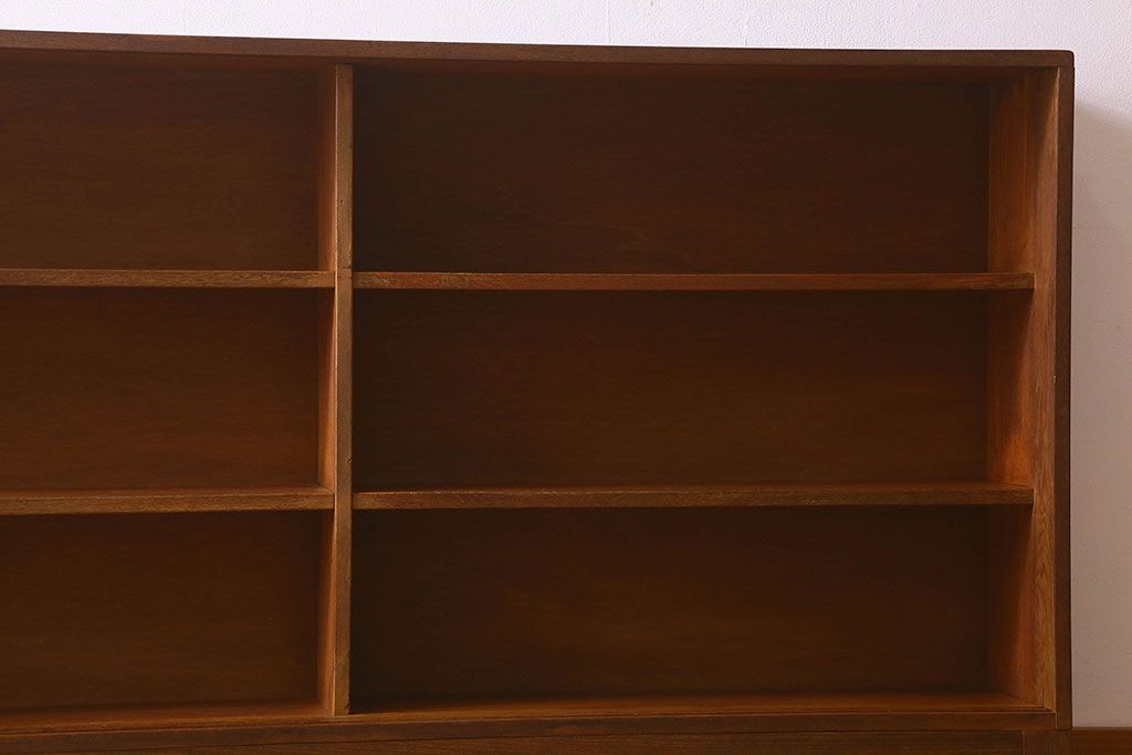 レトロ家具　昭和レトロ　ナラ材使用　クリアガラスが施された脚付きの戸棚(収納棚・飾り棚・ブックケース)