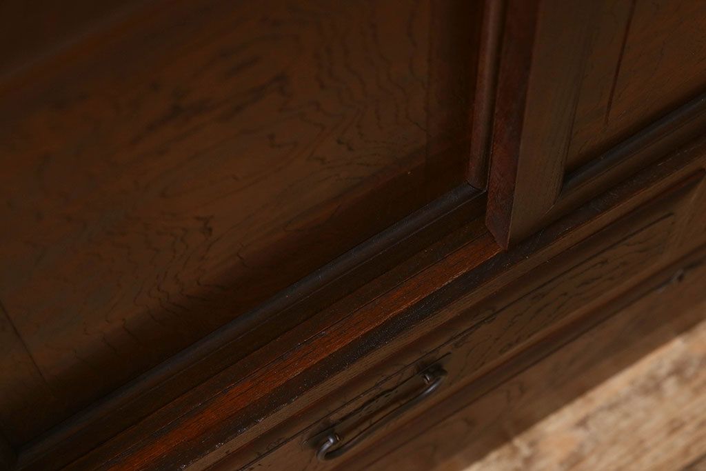 アンティーク家具　和製アンティーク　三方欅材　上質なキャビネット(茶箪笥・収納棚)