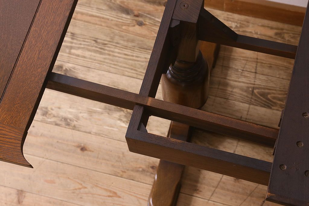 アンティーク家具　イギリスアンティーク　オーク材らしい趣のある木味が魅力的なドローリーフテーブル(エクステンションテーブル、ダイニングテーブル)