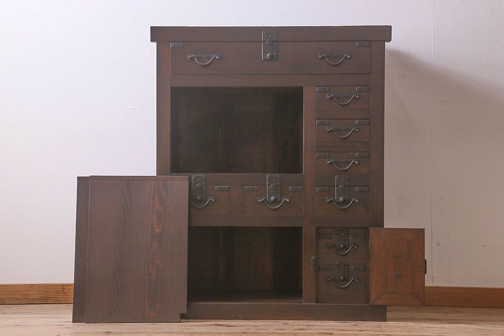 アンティーク家具　明治期!重厚感漂うヒノキ材製の関西帳場箪笥(収納棚・キャビネット)
